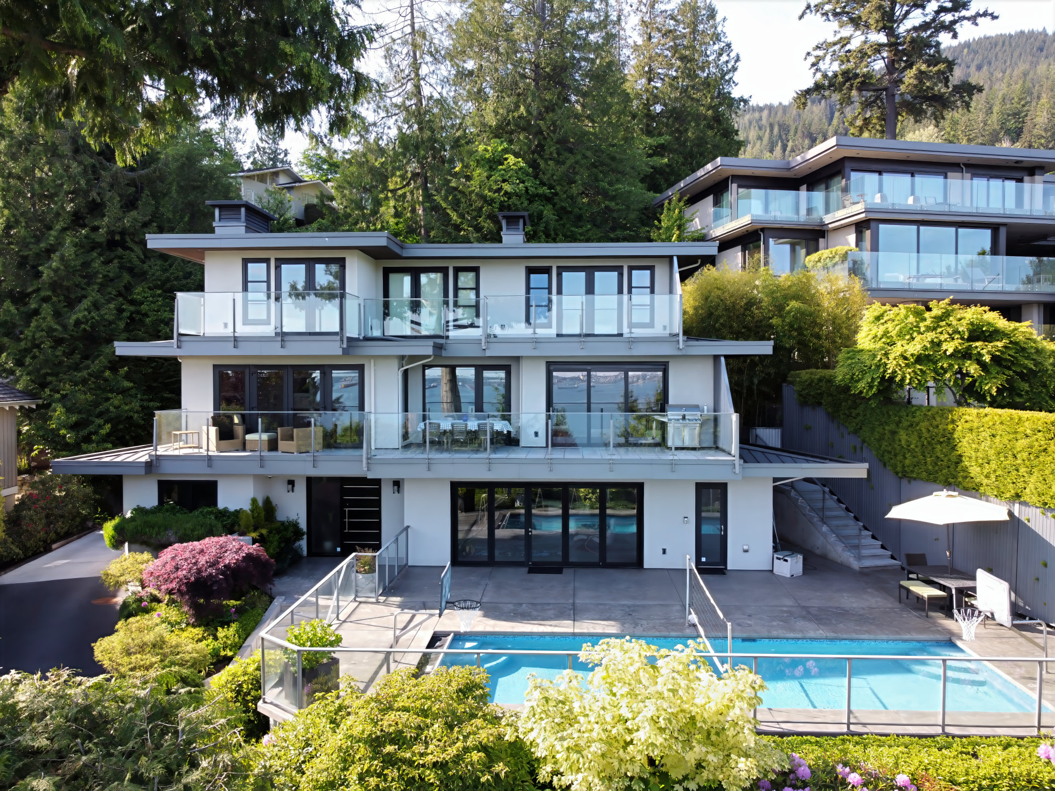 3389 Thompson Crescent